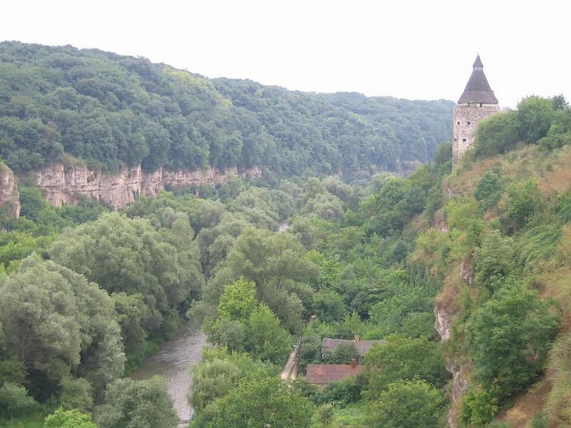 neuIMG_0834.JPG - Kamjanez-Podilskyj  /  Кам'янець-ПодільськийDie Schlucht umgibt die Altstadt.