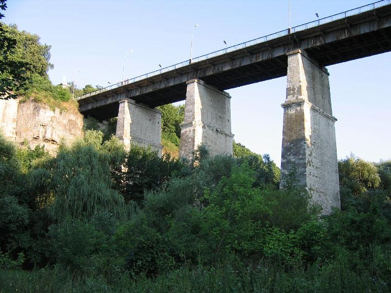 neuIMG_0878.JPG - Kamjanez-Podilskyj  /  Кам'янець-Подільський - ,,neue" Brücke über die Schlucht zwischen Alt- und Neustadt