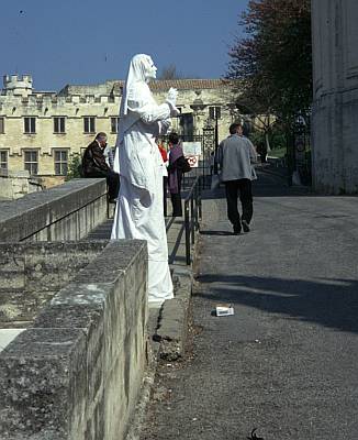 figur
                  in Avignon