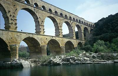 pont du
                  gard