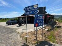 2026-05-15-12h22m54  auf der Fahrt durch Rumänien - kurze Kaffeepause neben dem Grenzübergang nach Serbien
