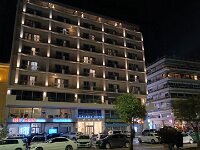 2026-05-19-22h04m08  Griechenland - in Kavala unser Hotel. Sehr schön, aber zu beiden Richtungen in der Nacht recht laut.