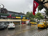 2026-05-20-18h10m32  in der Türkei in Tekirdag. Eigentlich wollten wir vor dem Regen davon fahren, er hat uns aber mit voller Wucht eingeholt.