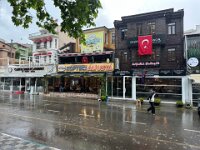 2026-05-20-18h10m41  in der Türkei in Tekirdag. Eigentlich wollten wir vor dem Regen davon fahren, er hat uns aber mit voller Wucht eingeholt.